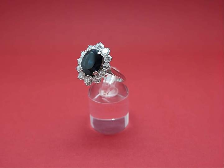 Bague avec pierre précieuse Caen